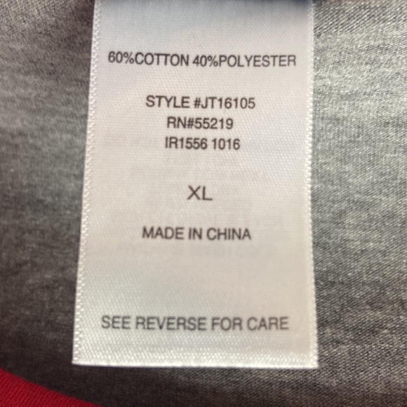 Modern Lux Men's Santas Red and Gray 3/4 Sleeve and Crewneck Graph Tee. Size: XL - Picture 4 of 8